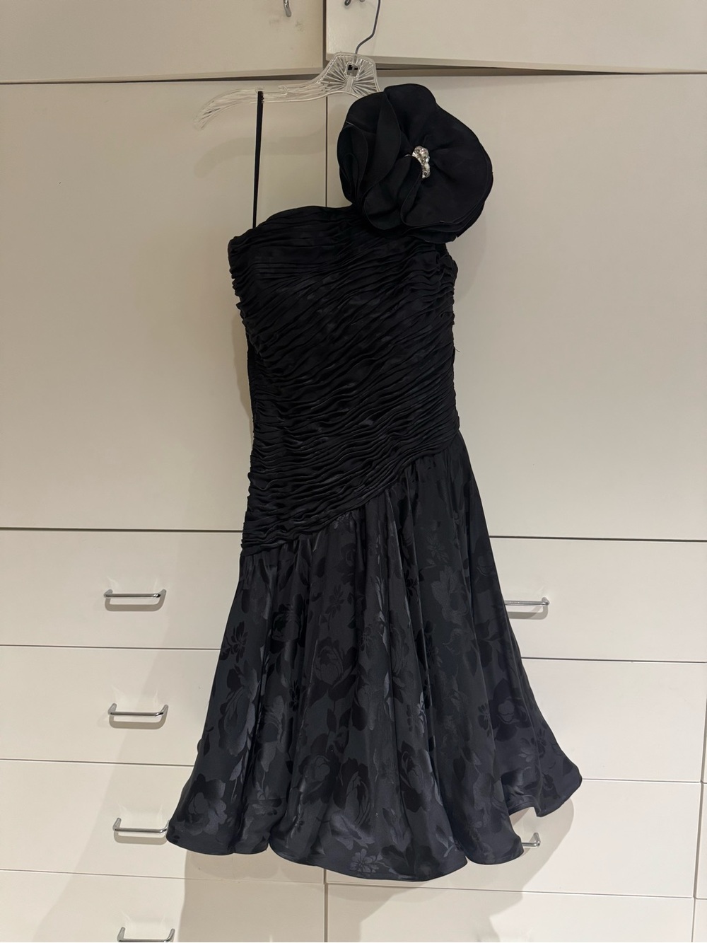 Raul Blanco Black One-Shoulder Cocktail Dress with Floral Accent